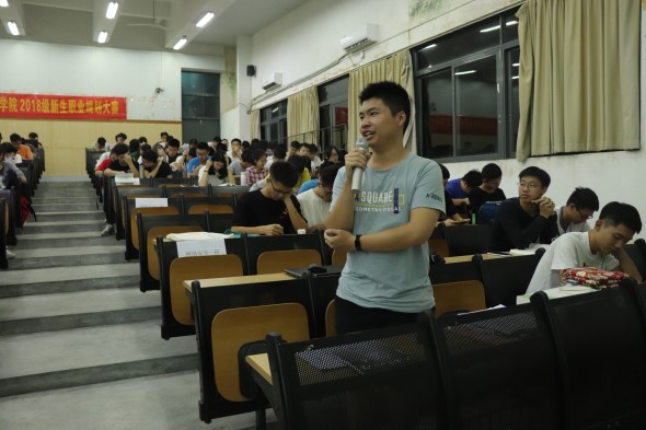 观众向选手提问.jpg